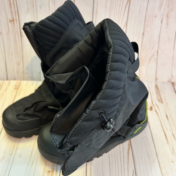 Neos Explorer insulated overshoe - size men’s medium, EUC